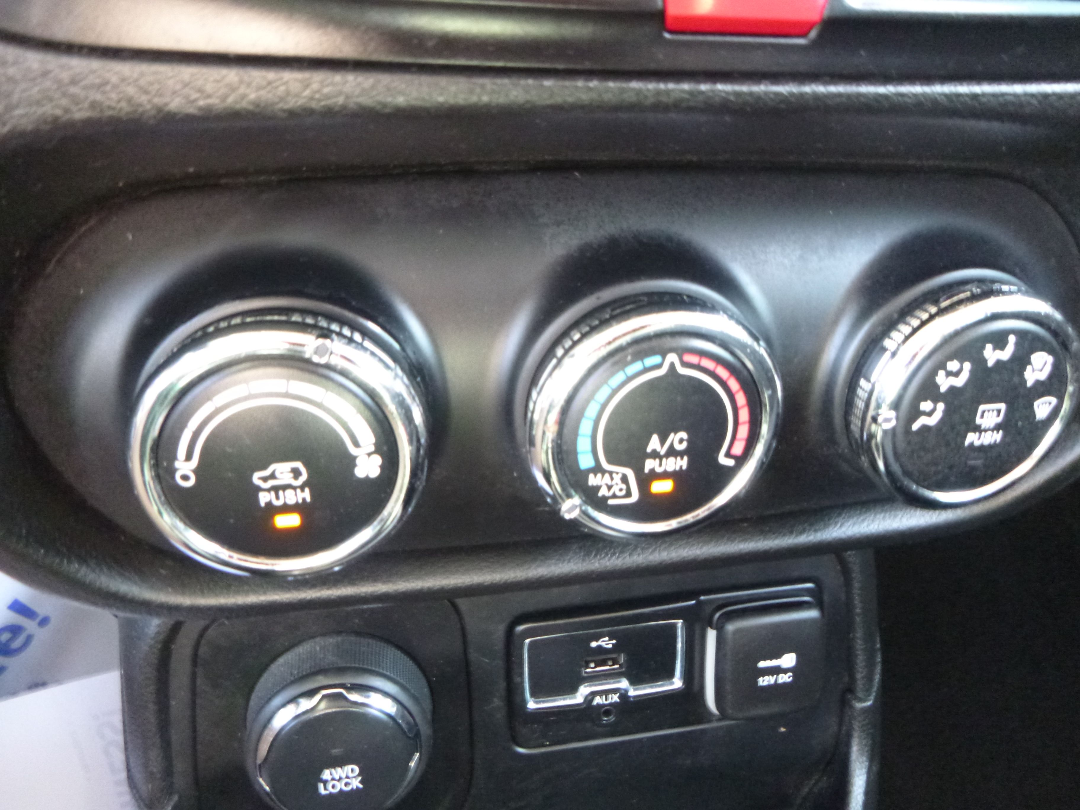 Used 2016 Jeep Renegade 4WD Sport image 25
