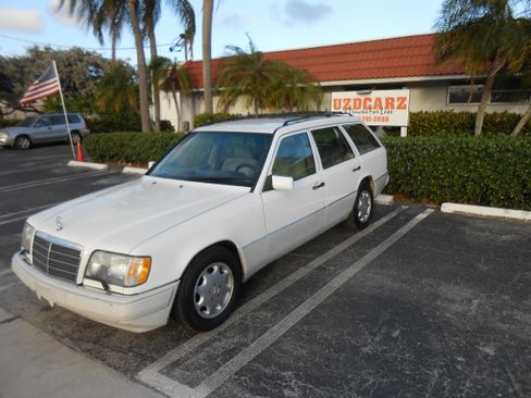 Used 1994 Mercedes-Benz E 320 image 1