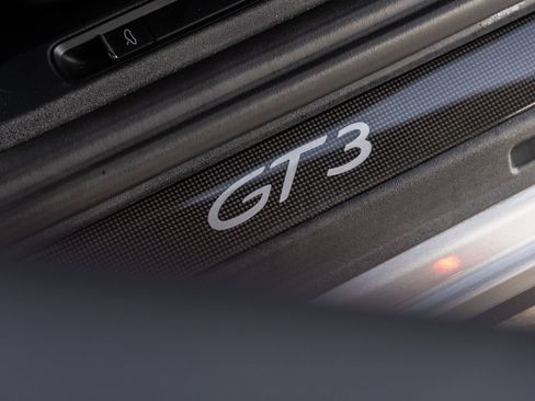 Certified 2018 Porsche 911 GT3 RWD image 32