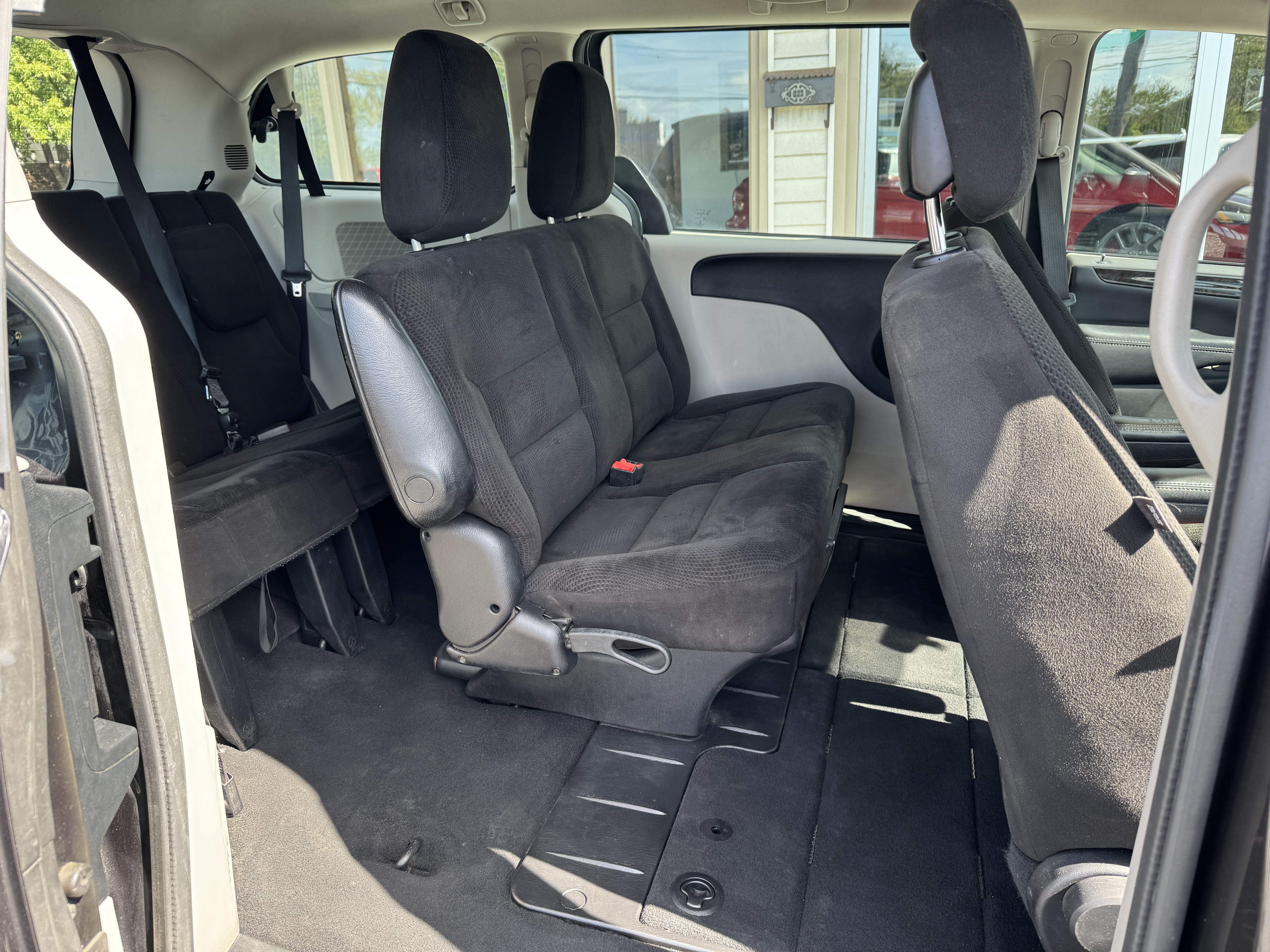 Used 2016 Dodge Grand Caravan American Value Package FWD image 16
