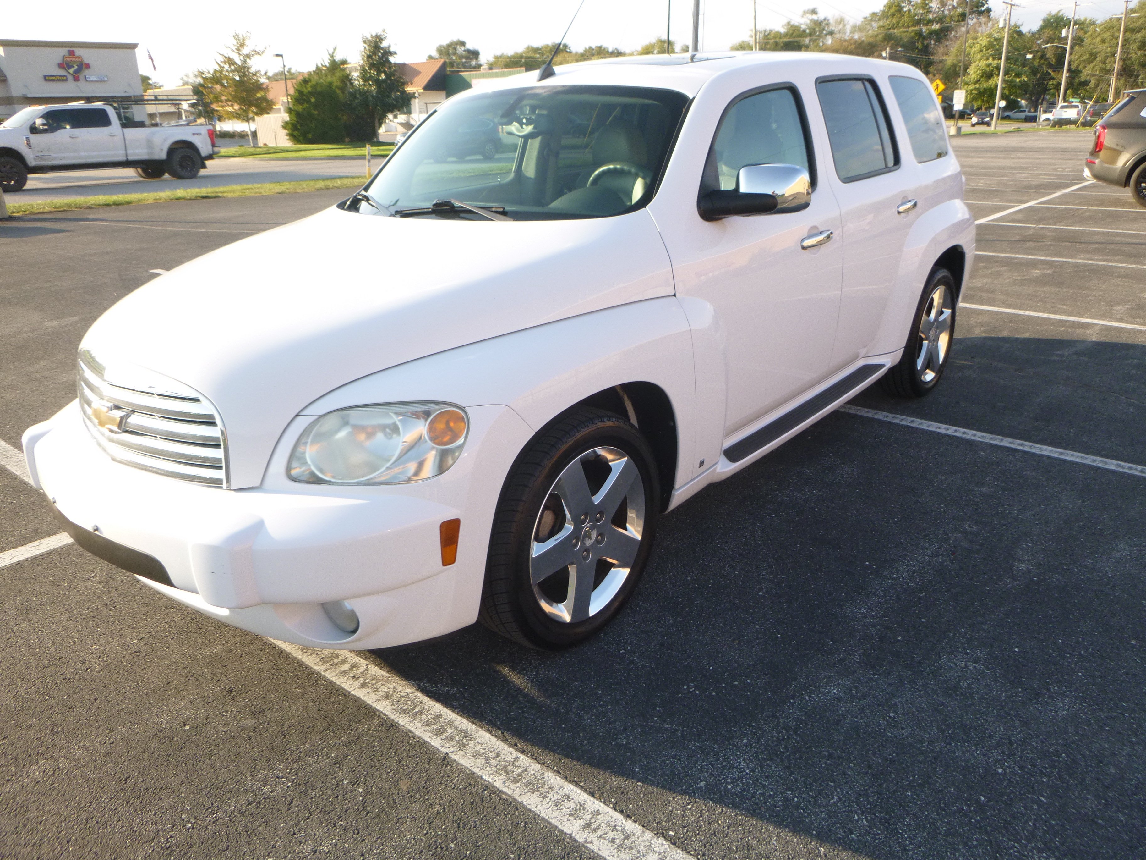 Used 2008 Chevrolet HHR LT w/ 2LT FWD image 1