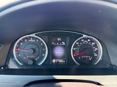 Used 2017 Toyota Camry SE image 8