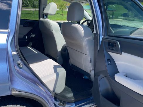 Used 2015 Subaru Forester 2.5i Premium AWD/4WD image 10