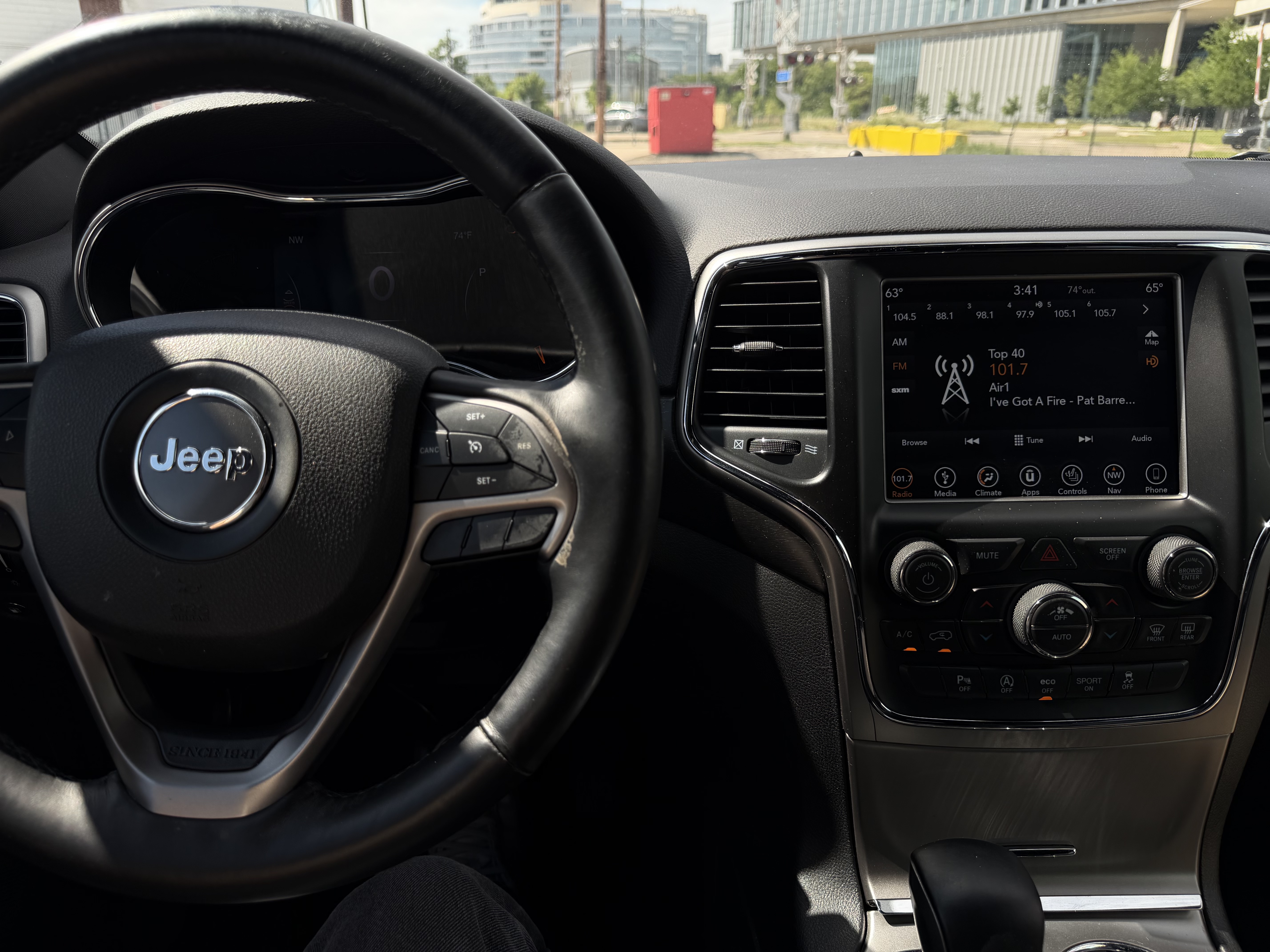Used 2018 Jeep Grand Cherokee 2WD Laredo image 25