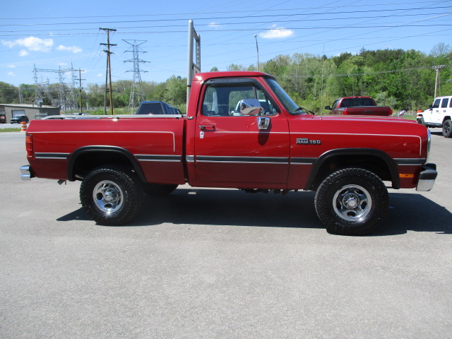 Used 1991 Dodge D/W Truck 150 AWD/4WD image 5