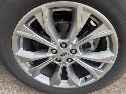 Used 2022 Ford Explorer Limited image 14