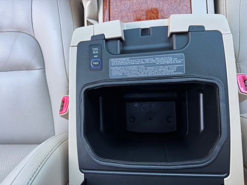 Used 2015 Toyota Land Cruiser image 42