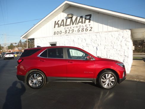 Used 2024 Chevrolet Equinox LT image 2
