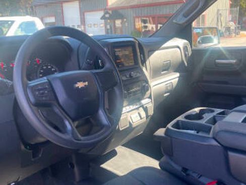 Used 2025 Chevrolet Silverado 1500 W/T image 4