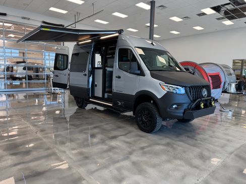 Used 2025 Mercedes-Benz Sprinter 2500 image 7
