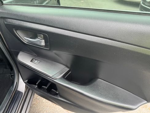 Used 2015 Toyota Camry SE image 12