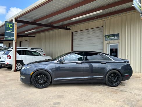 Used 2013 Lincoln MKZ FWD image 2