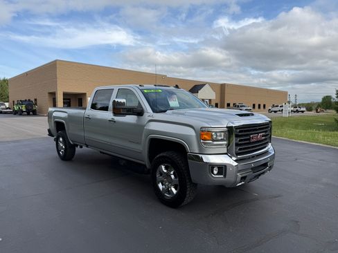 Used 2018 GMC Sierra 3500 4x4 Crew Cab SLT image 2