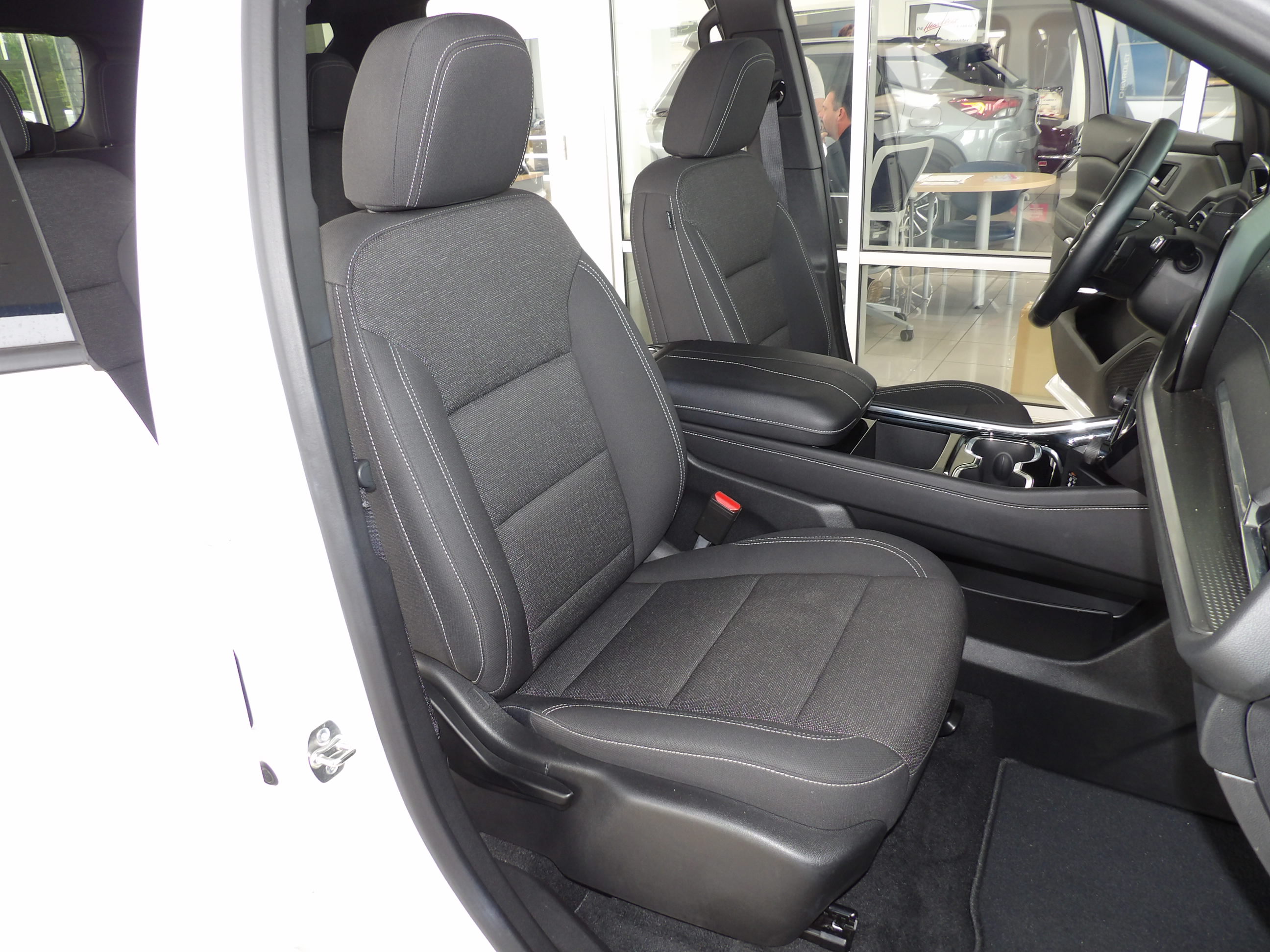 Used 2026 Chevrolet Traverse FWD LT image 20