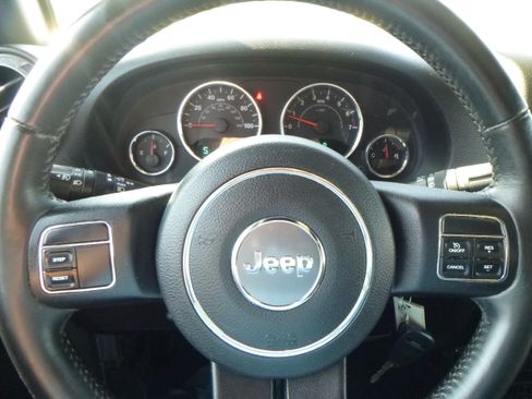 Used 2015 Jeep Wrangler 4WD Unlimited Sport image 17