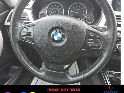 Used 2017 BMW 320i xDrive image 12