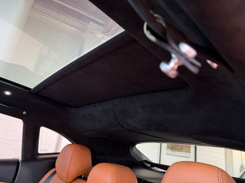 Used 2021 Aston Martin DBX AWD/4WD image 40