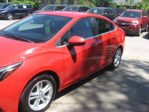Used 2016 Chevrolet Cruze LT Sedan FWD image 1