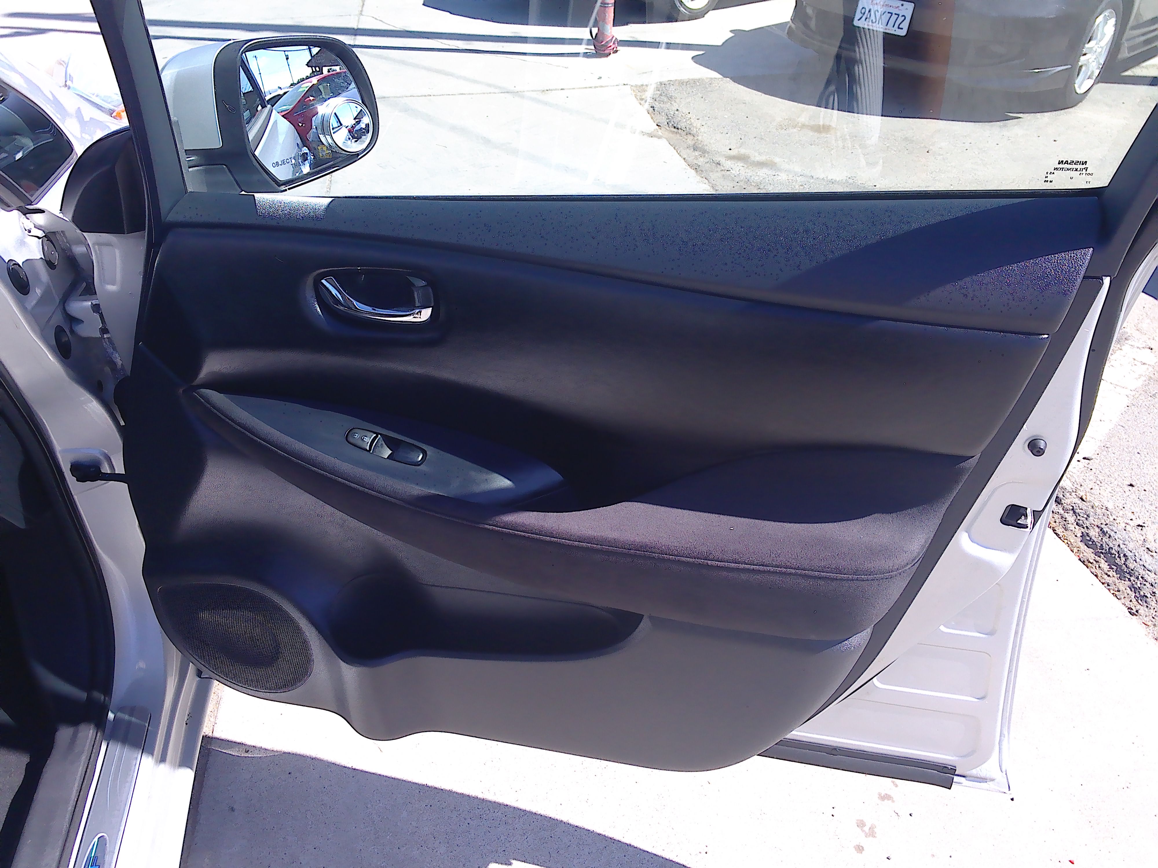Used 2015 Nissan Leaf S FWD image 11