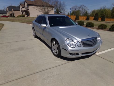 Used 2007 Mercedes-Benz E 550 Sport image 6