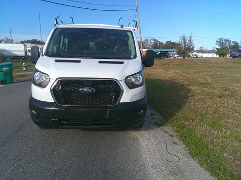 Used 2024 Ford Transit 250 XL image 3