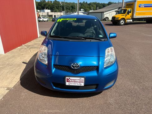 Used 2011 Toyota Yaris 2-Door Hatchback FWD image 5