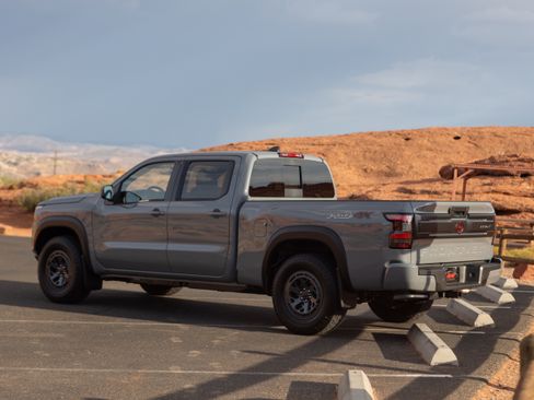 Used 2026 Nissan Frontier 4x4 Crew Cab SV Long Bed image 6
