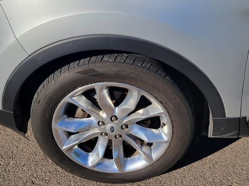 Used 2013 Ford Explorer XLT image 18