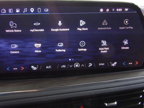 Used 2025 Chevrolet Suburban Z71 image 6