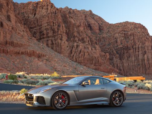 Used 2018 Jaguar F-TYPE SVR Coupe AWD/4WD image 7
