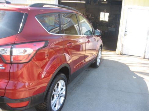 Used 2018 Ford Escape SE image 4