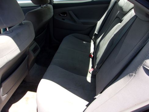 Used 2010 Toyota Camry LE Sedan FWD image 6