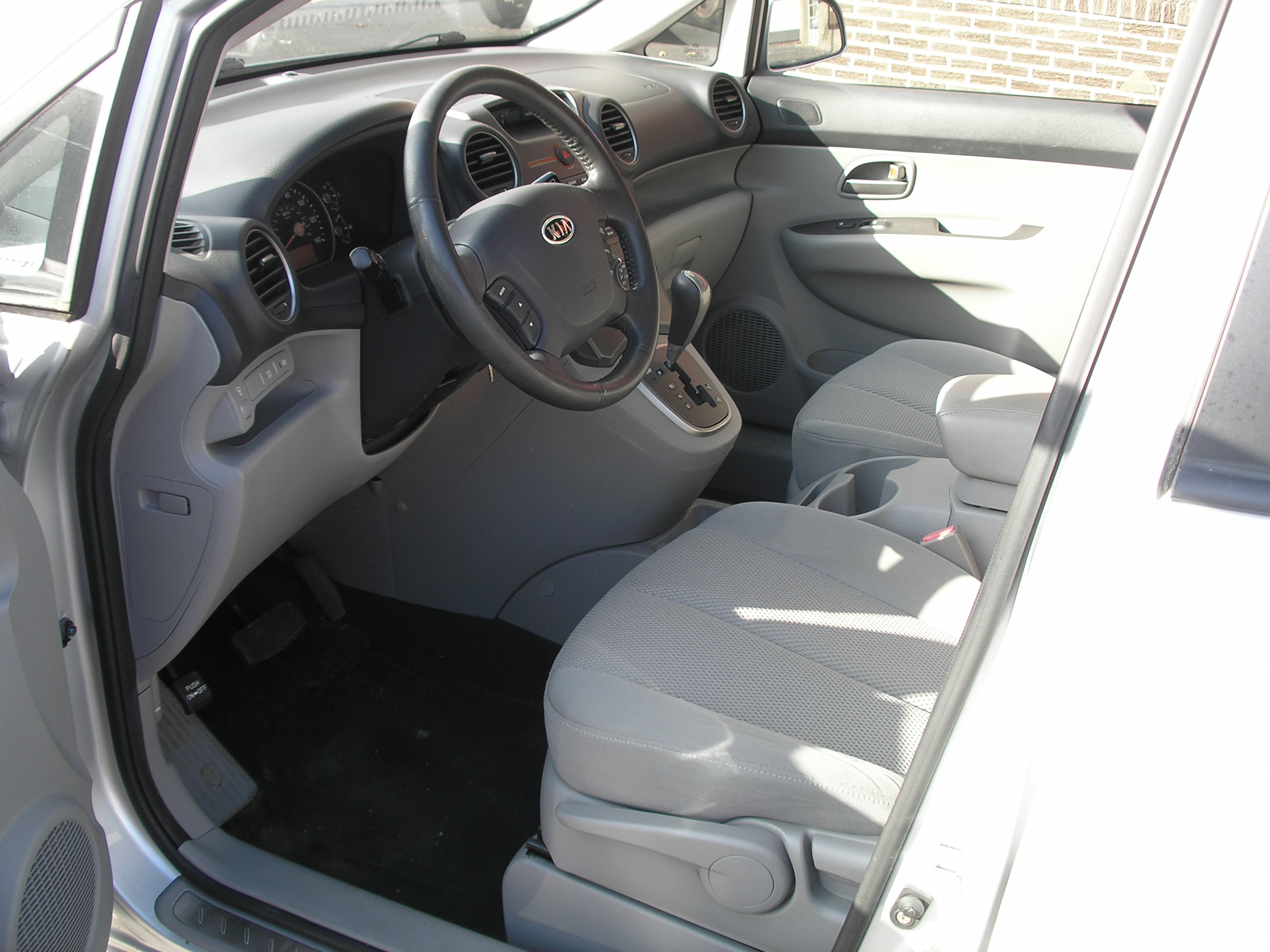 Used 2008 Kia Rondo EX FWD image 6