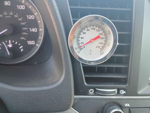 Used 2017 Hyundai Elantra SE image 12