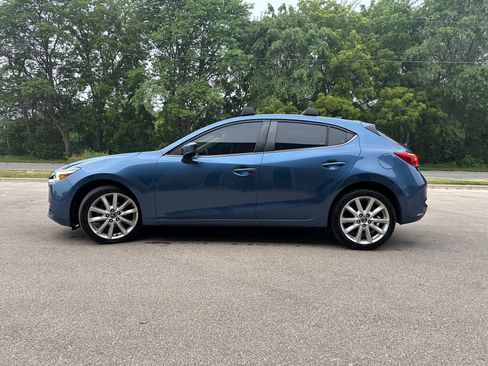 Used 2017 MAZDA MAZDA3 Grand Touring Hatchback FWD image 4