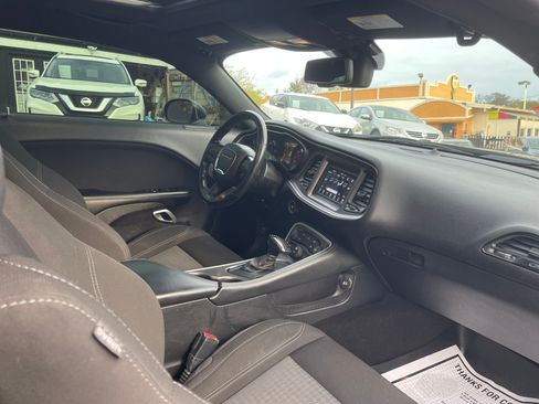 Used 2021 Dodge Challenger SXT image 12