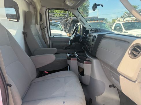 Used 2016 Ford E-350 and Econoline 350 Super Duty RWD image 19