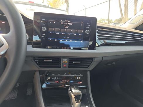 Used 2025 Volkswagen Jetta SE image 6