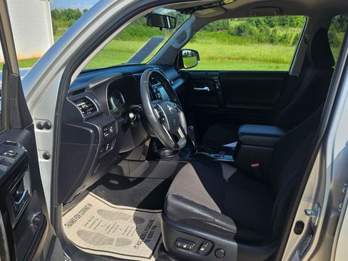 Used 2015 Toyota 4Runner 4WD image 10