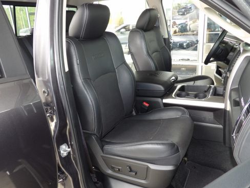 Used 2017 RAM 1500 Laramie image 28