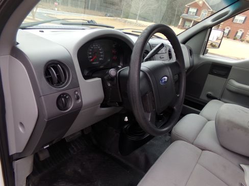 Used 2005 Ford F150 XLT AWD/4WD image 10
