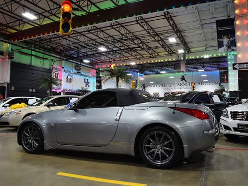 Used 2005 Nissan 350Z Touring RWD image 9