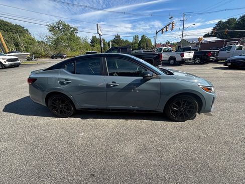 Used 2025 Nissan Sentra SR FWD image 2