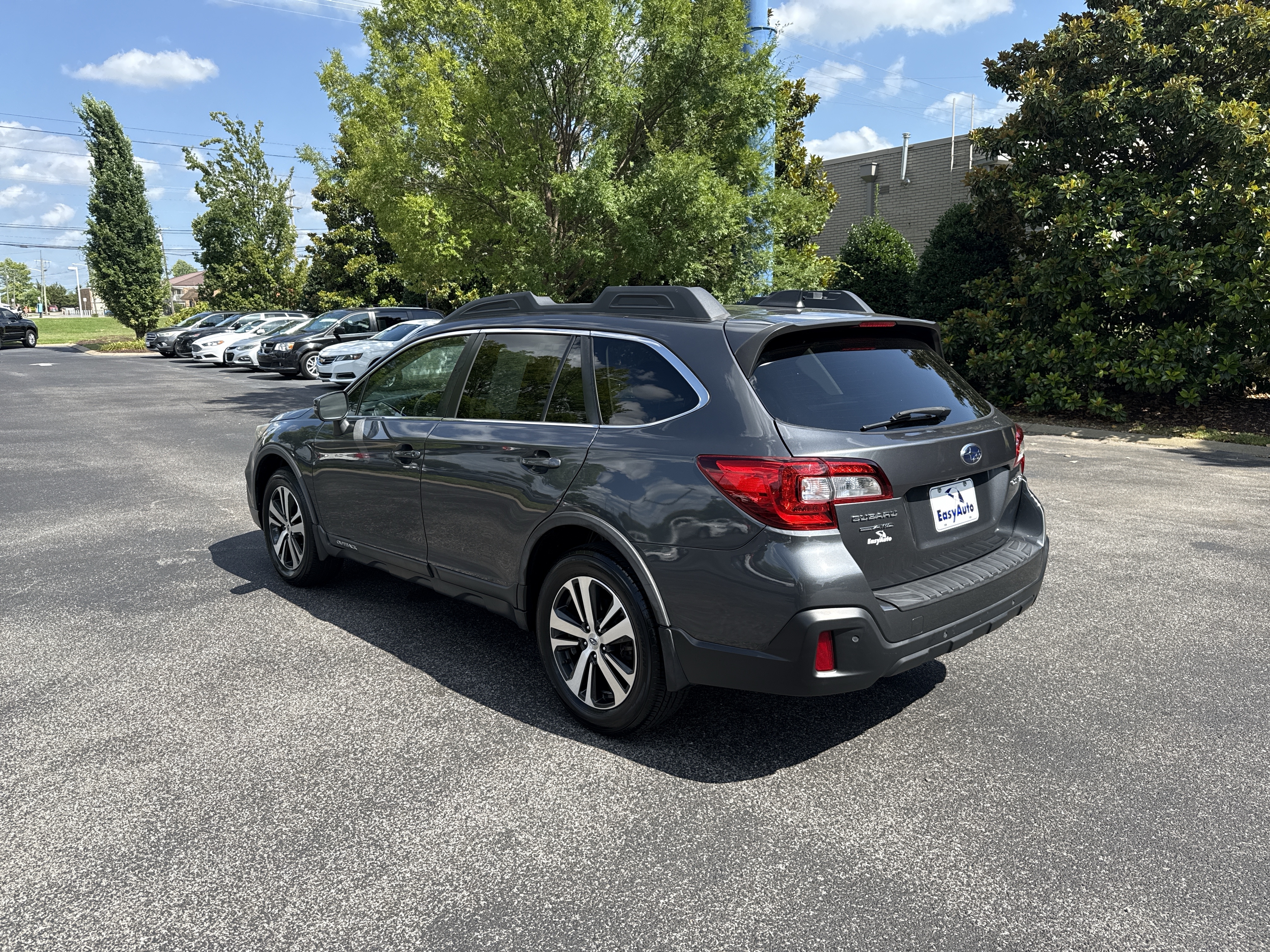 Used 2019 Subaru Outback 2.5i Limited AWD/4WD image 2
