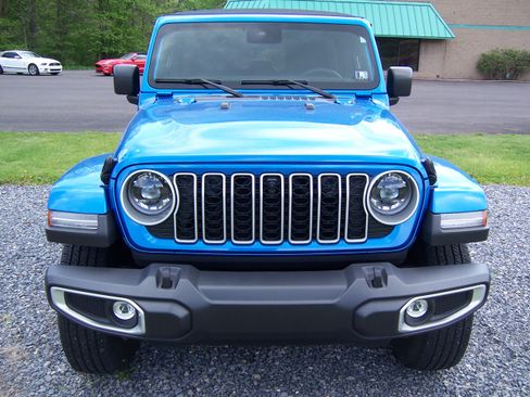Used 2024 Jeep Wrangler 4WD Unlimited Sahara image 5