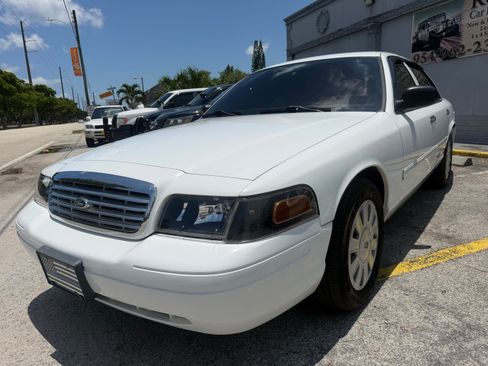 Used 2010 Ford Crown Victoria Police Interceptor RWD image 4