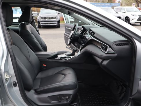 Used 2020 Toyota Camry XLE image 16