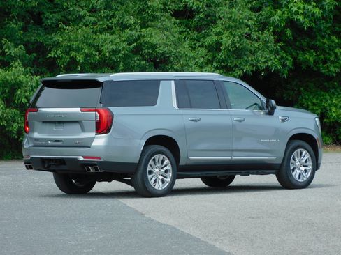 Used 2025 GMC Yukon XL 2WD Denali image 7