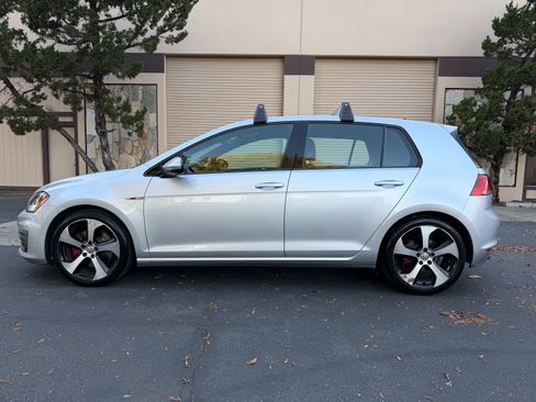 Used 2016 Volkswagen GTI image 2