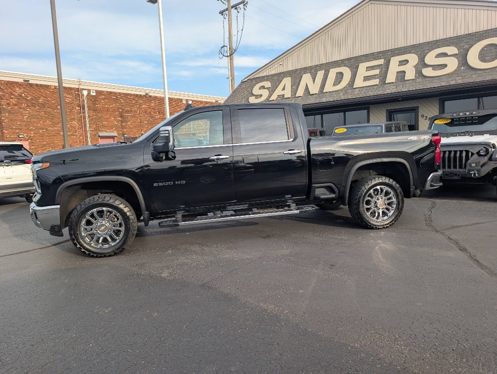 Used 2024 Chevrolet Silverado 2500 4x4 Crew Cab LTZ image 2